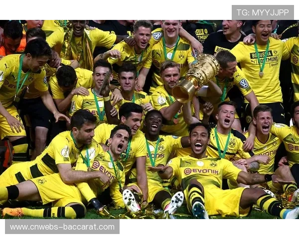 里肯1997年中场吊射,多特蒙德夺冠经典瞬间 里肯1997年中场吊射,多特蒙德夺冠经典瞬间