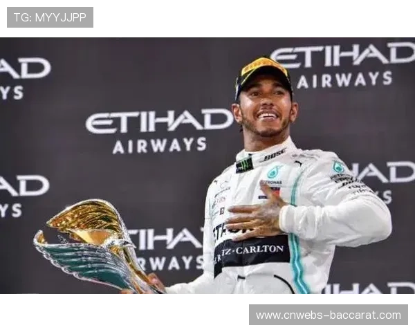 阿隆索与汉密尔顿同场竞技，两代传奇车手展现体育精神